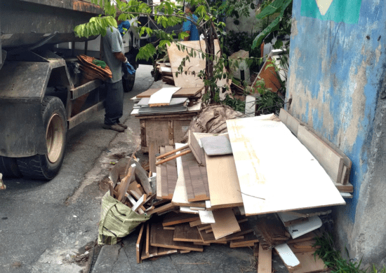 Prefeitura remove descarte irregular na Vila Galvão e no Parque Continental