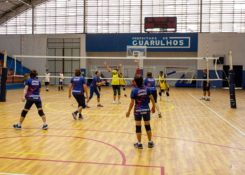 Amistoso de vôlei adaptado reúne 150 pessoas no CSE João do Pulo