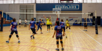 Amistoso de vôlei adaptado reúne 150 pessoas no CSE João do Pulo