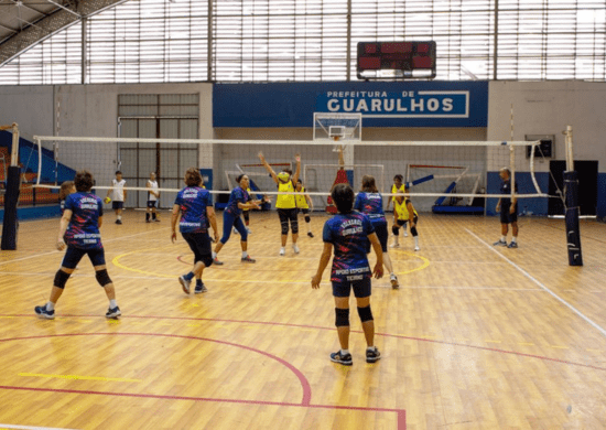Amistoso de vôlei adaptado reúne 150 pessoas no CSE João do Pulo