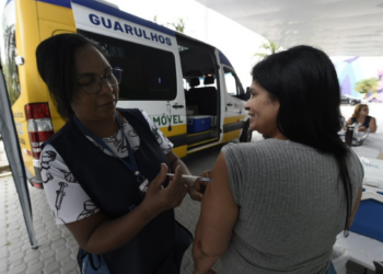 Vacimóvel leva vacinação contra influenza e outras doenças à Escola Jean Piaget neste sábado