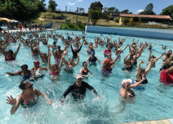 Prefeitura leva participantes do projeto Ativação 60+ para aulas de hidroginástica 