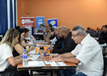 Mutirão de empregos 50 + atrai grande público em busca de recolocação no mercado de trabalho