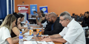 Mutirão de empregos 50 + atrai grande público em busca de recolocação no mercado de trabalho