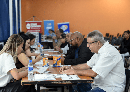 Mutirão de empregos 50 + atrai grande público em busca de recolocação no mercado de trabalho