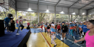 Ativação 60+ reúne mais de 200 idosos em aula de zumba no Parque Chico Mendes – ATIVIDADES PARA A MELHOR IDADE