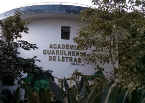 CANETA NA MÃO: ACADEMIA DE LETRAS DE GUARULHOS ABRE VAGAS PARA NOVOS IMORTAIS