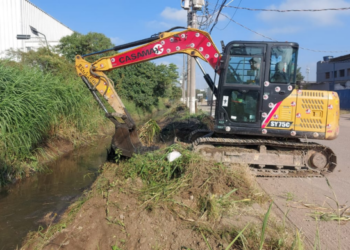 Prefeitura promove desassoreamento de vala de drenagem na Cidade Satélite – ZELADORIA URBANA