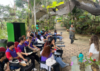 Prefeitura de Guarulhos recebe jovens aprendizes no Orquidário Municipal