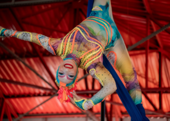 Alunos de escola da Prefeitura transformam aprendizado em espetáculo circense