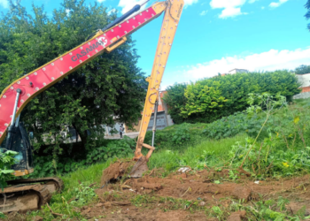 Prefeitura promove limpeza e desassoreamento do córrego Tanque Grande