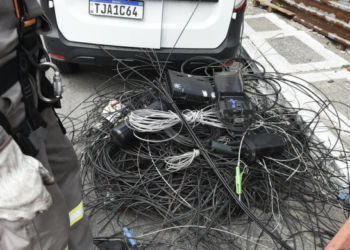 Guarulhos remove quatro toneladas de cabos irregulares em postes da cidade neste 1º trimestre