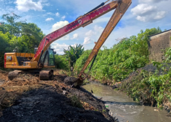 Prefeitura promove desassoreamento de valas de drenagem na região do Jardim São João – INFRAESTRUTURA URBANA