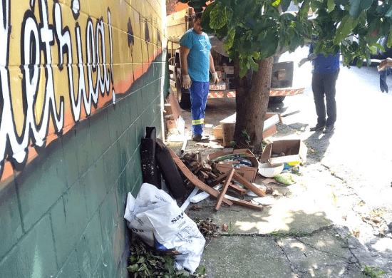 Prefeitura remove de descarte irregular em diversos pontos da cidade