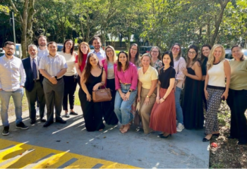 AEG empossa nova diretoria e reelege Michelle Guilhen para o biênio 2026/2028