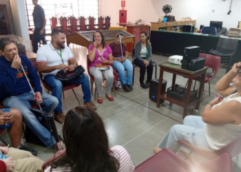Alunos do Peis com deficiência visual participam de Rolezinho de Bengala no Arquivo Histórico de Guarulhos – INCLUSÃO