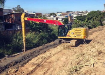Prefeitura de Guarulhos promove desassoreamento de trecho do córrego Taboão – INFRAESTRUTURA URBANA
