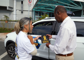 Ação do Maio Amarelo mobiliza clientes e motoristas por aplicativo em shopping de Guarulhos – TRÂNSITO SEGURO