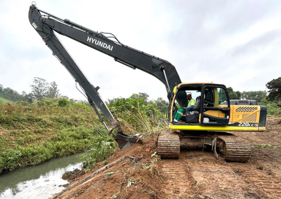 Trecho do córrego Cabuçu em Guarulhos é desassoreado pela Prefeitura – ZELADORIA URBANA