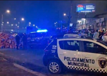 GCM de Guarulhos e PRF evitam que carga de caminhão acidentado na Via Dutra fosse totalmente saqueada – SEGURANÇA