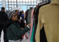 Varal Solidário distribui mais de 2 mil peças de roupas no Pimentas em Guarulhos – CAMPANHA DO AGASALHO