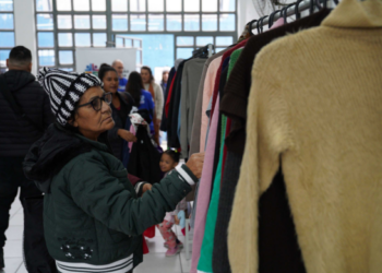 Varal Solidário distribui mais de 2 mil peças de roupas no Pimentas em Guarulhos – CAMPANHA DO AGASALHO