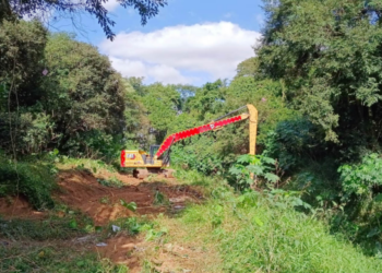 Prefeitura de Guarulhos realiza desassoreamento de trecho do córrego Tanque Grande – ZELADORIA URBANA