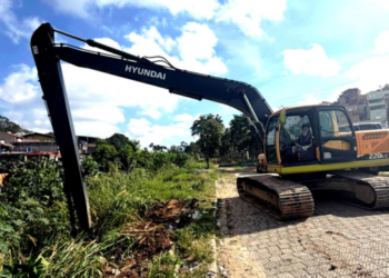 Prefeitura de Guarulhos realiza o desassoreamento e limpeza de córrego na Vila Operária – ZELADORIA URBANA