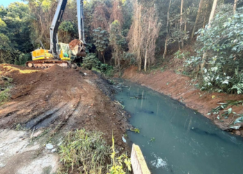 Prefeitura de Guarulhos inicia desassoreamento de trecho do córrego Cabuçu – ZELADORIA URBANA
