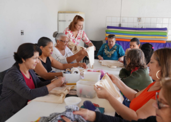 Assistidas pela Casa da Mulher Vila Galvão em Guarulhos participam de oficina de customização de ecobags – ACOLHIMENTO E INCLUSÃO