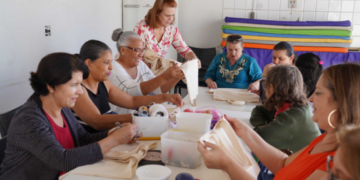 Assistidas pela Casa da Mulher Vila Galvão em Guarulhos participam de oficina de customização de ecobags – ACOLHIMENTO E INCLUSÃO
