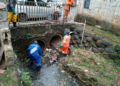 Prefeitura de Guarulhos realiza limpeza de travessias de córregos na região do Taboão – ZELADORIA URBANA