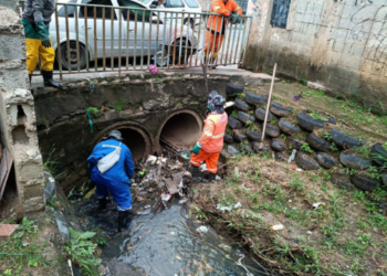 Prefeitura de Guarulhos realiza limpeza de travessias de córregos na região do Taboão – ZELADORIA URBANA