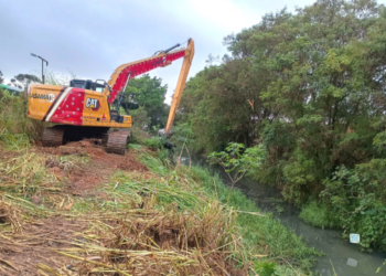 Prefeitura de Guarulhos finaliza limpeza em vala de drenagem na Cidade Seródio – ZELADORIA URBANA
