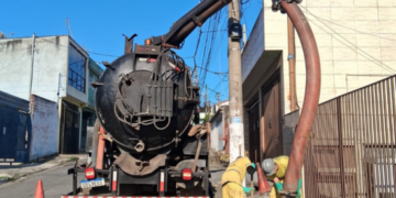 Prefeitura de Guarulhos realiza limpeza e desobstrução de bocas de lobo na Cidade Soinco e Vila Galvão – ZELADORIA URBANA