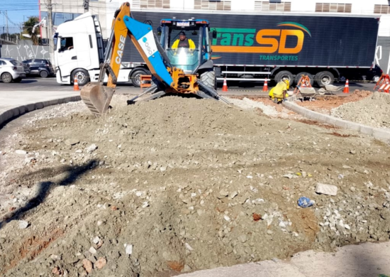 Prefeitura de Guarulhos implanta retorno na rua Joaquina de Jesus, bairro Taboão – INFRAESTRUTURA URBANA