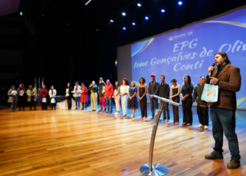 Mais de 200 estudantes da EJA celebram a conclusão do ensino fundamental em evento no Adamastor em Guarulhos – EDUCAÇÃO QUE TRANSFORMA