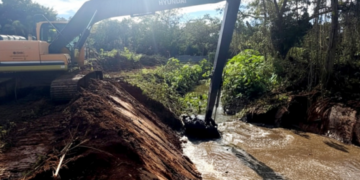 Prefeitura de Guarulhos promove desassoreamento de córrego e limpeza de vala de drenagem – ZELADORIA URBANA