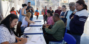 Idosos recebem carteira que garante descontos no valor de passagens interestaduais em Guarulhos – CIDADANIA E MOBILIDADE PARA A MELHOR IDADE