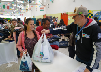 Varal Solidário em Guarulhos celebra primeiro ano com mais de 40 mil peças doadas – AMOR AO PRÓXIMO