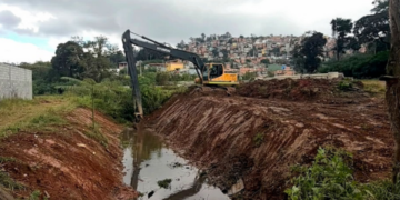 Prefeitura de Guarulhos prossegue com desassoreamento do córrego Cabuçu – ZELADORIA URBANA