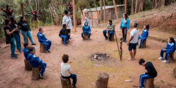Estudantes da EPG Gabriela Mistral em Guarulhos participam de vivência Kaimbé durante programação do Agosto Indígena – CULTURA E TRADIÇÃO