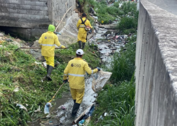 Prefeitura de Guarulhos realiza limpeza do Córrego do Sata, em Cumbica – ZELADORIA URBANA