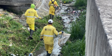 Prefeitura de Guarulhos realiza limpeza do Córrego do Sata, em Cumbica – ZELADORIA URBANA