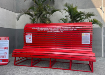 Banco Vermelho Gigante é instalado no Internacional Shopping Guarulhos como símbolo de combate ao feminicídio