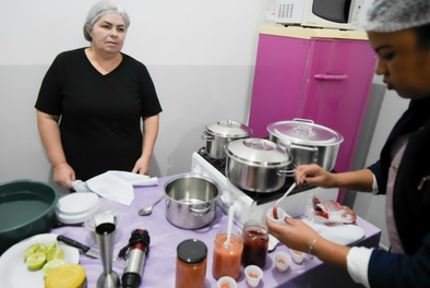 Casas da Mulher oferecem oficinas de bolsas para praia, reaproveitamento de alimentos, geleias e compotas – CAPACITAÇÃO, BEM-ESTAR E AUTONOMIA
