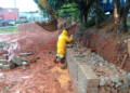 Prefeitura de Guarulhos constrói muro de arrimo em rua do Jardim Normandia – INFRAESTRUTURA URBANA