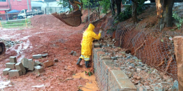 Prefeitura de Guarulhos constrói muro de arrimo em rua do Jardim Normandia – INFRAESTRUTURA URBANA