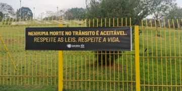 Prefeitura de Guarulhos reforça alerta pela segurança viária com faixas instaladas em pontos críticos de acidentes – TRÂNSITO SEGURO, RESPEITO À VIDA
