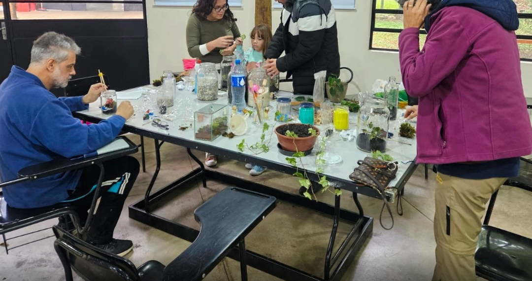Oficina de Terrário reúne público em pleno feriado no Centro de Educação Ambiental Virgínia Ranalli – INSCREVA-SE PARA AS PRÓXIMAS EDIÇÕES